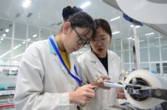 刻苦攻關(guān)  研發(fā)新產(chǎn)品